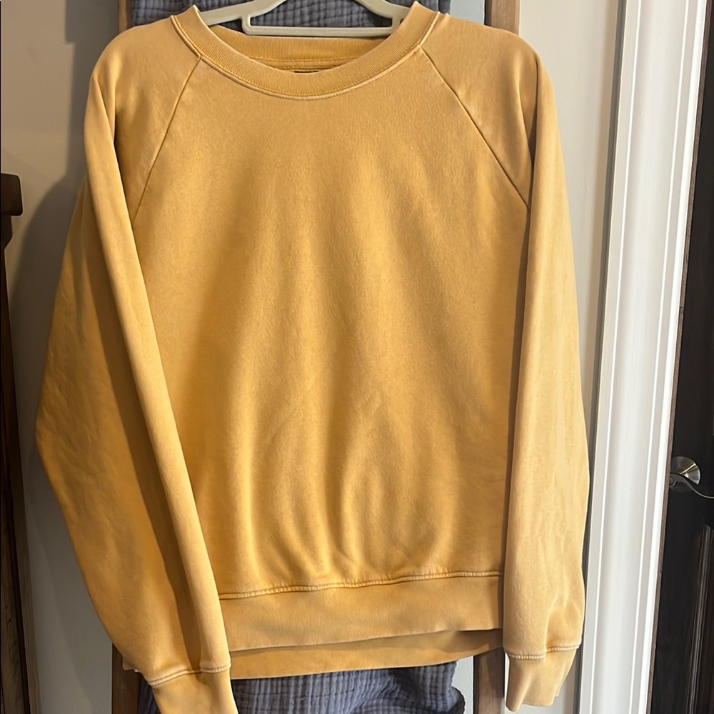 GAP Vintage Soft wedge crewneck sweatshirt size large. Worn once.